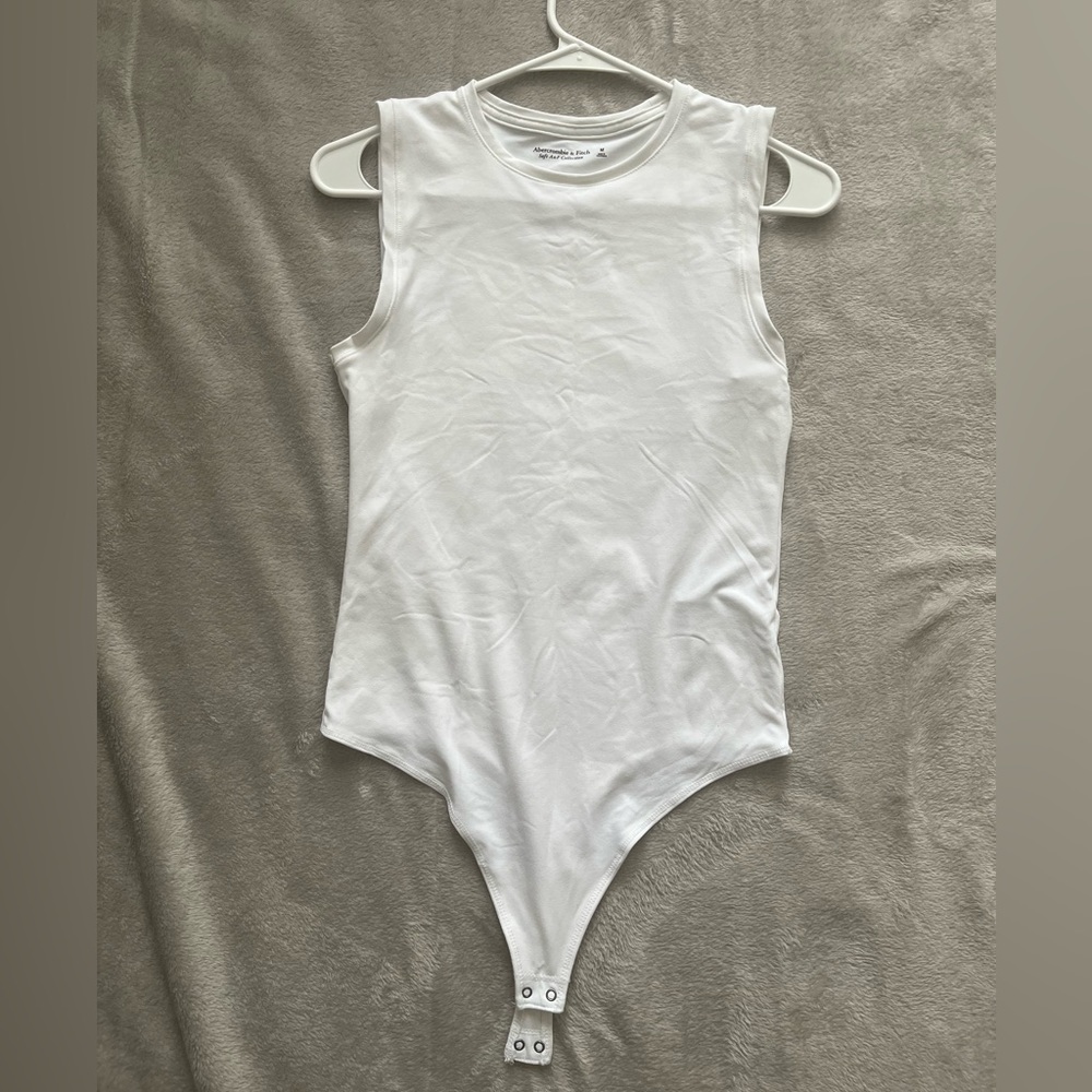 NWOT Abercrombie and Fitch soft A&F collection, women’s medium, white body suit